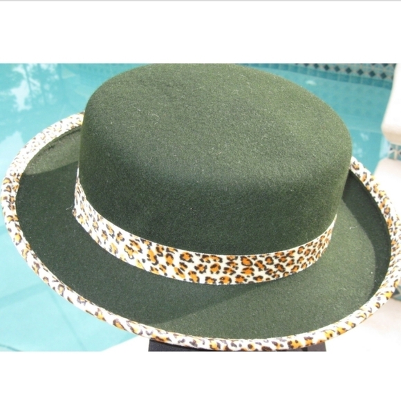 NEW WOMAN'S GREEN FELT HAT WITH LEOPARD SASH AND TRIM - Picture 1 of 3